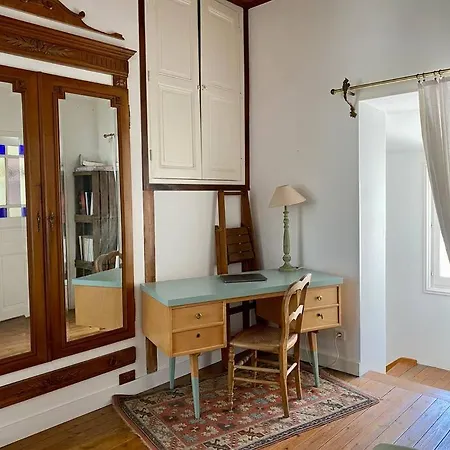 Maison Chaleureuse En Centre Ville * 圣吉尔-克鲁瓦德维